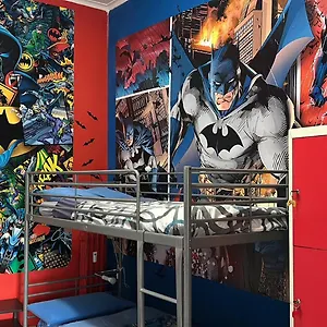 Gasthof Comics, Rom